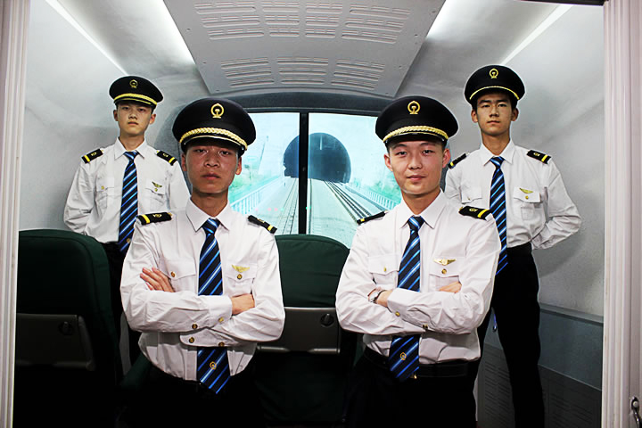 初中生怎么样才能选到一所好的铁路学校？兰州高铁中专学校来教你